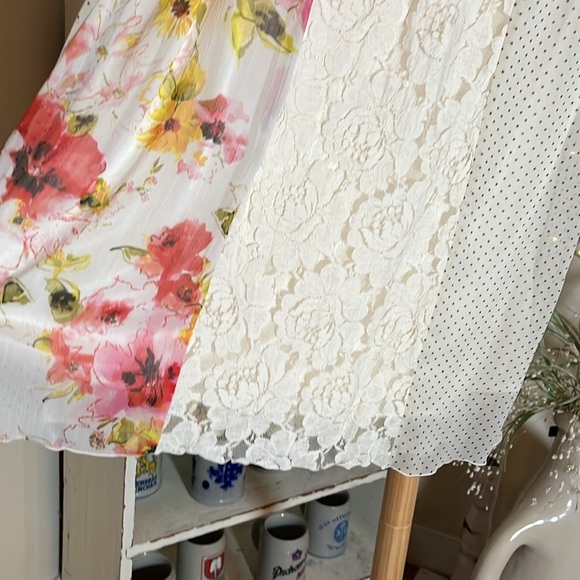 TeSera M Lace,floral,polkadot panels on this sleeveless dress/tunic.Fully lined - Picture 3 of 5